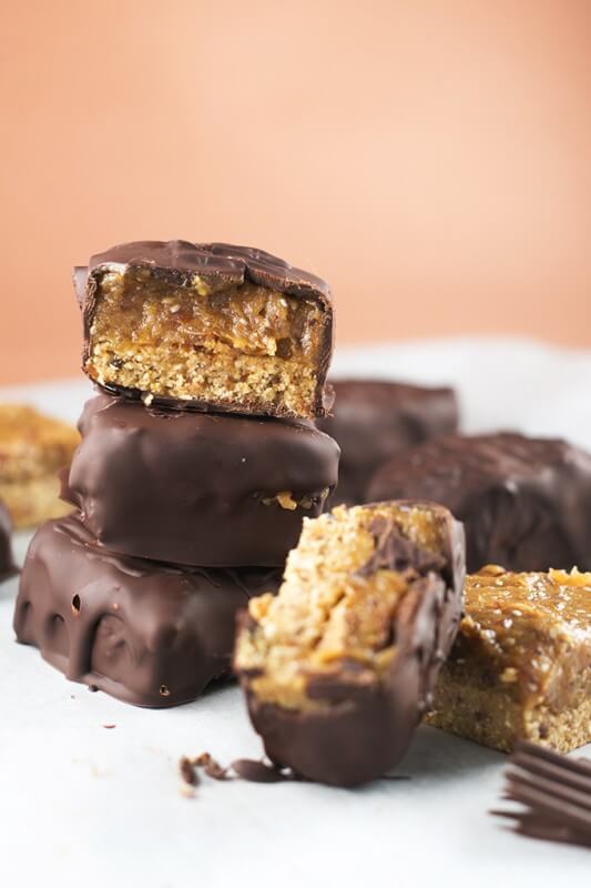 Raw-Vegan-Twix-Bars-with-Banana-Caramel-crazy-kitchen