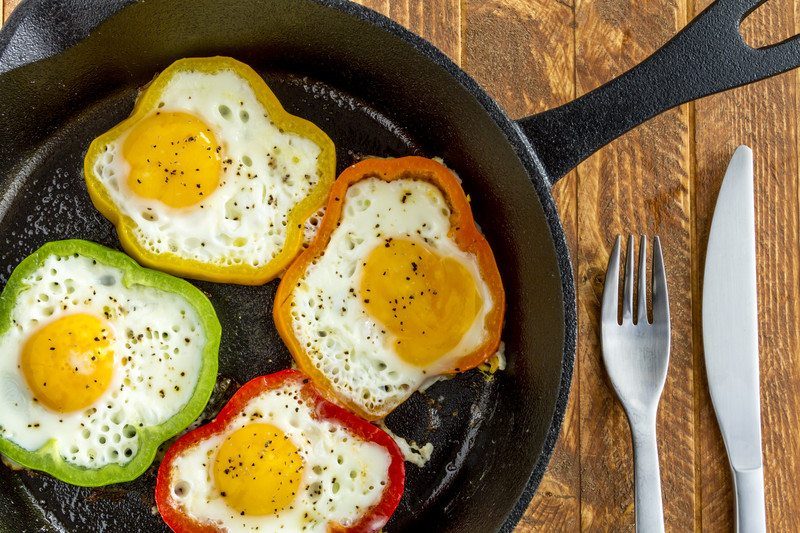 cast iron pan fry egg