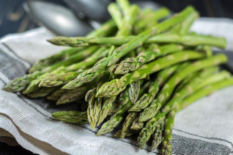 Cooked asparagus on a cloth