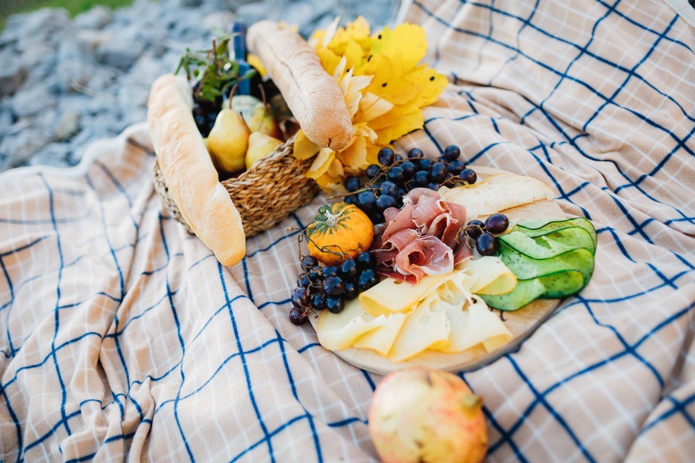 19 Perfectly Romantic Picnic Foods To Impress Any Date Food For Net