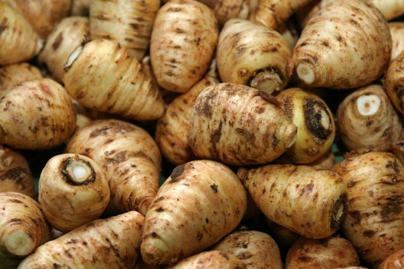 A large pile of root chervil with dirt