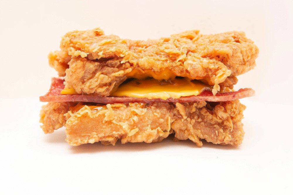 A sandwich with chicken on the outside