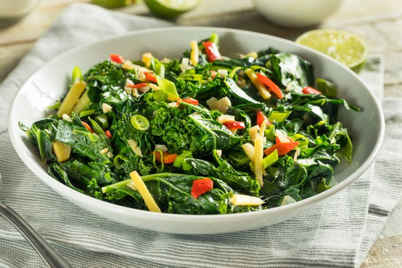 A white dish with a green salad | Food For Net A white dish with a rich green salad