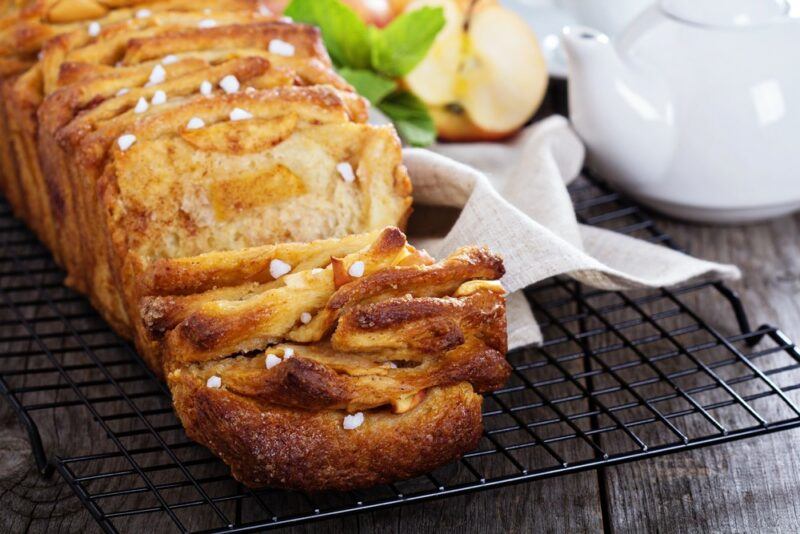 A wire tray containing apple cinnamon pull apart bread