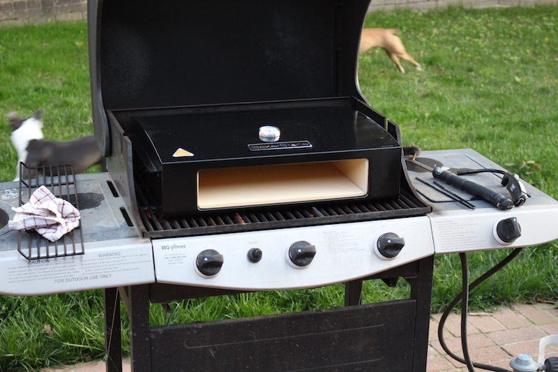 bakerstone pizza oven box on gas grill compared to kettlepizza