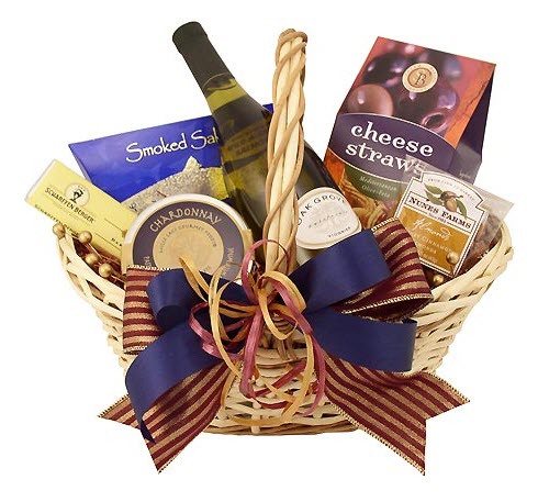 Chardonnay & Gourmet Basket | Food For Net Small basket with wine, cheese and snacks.