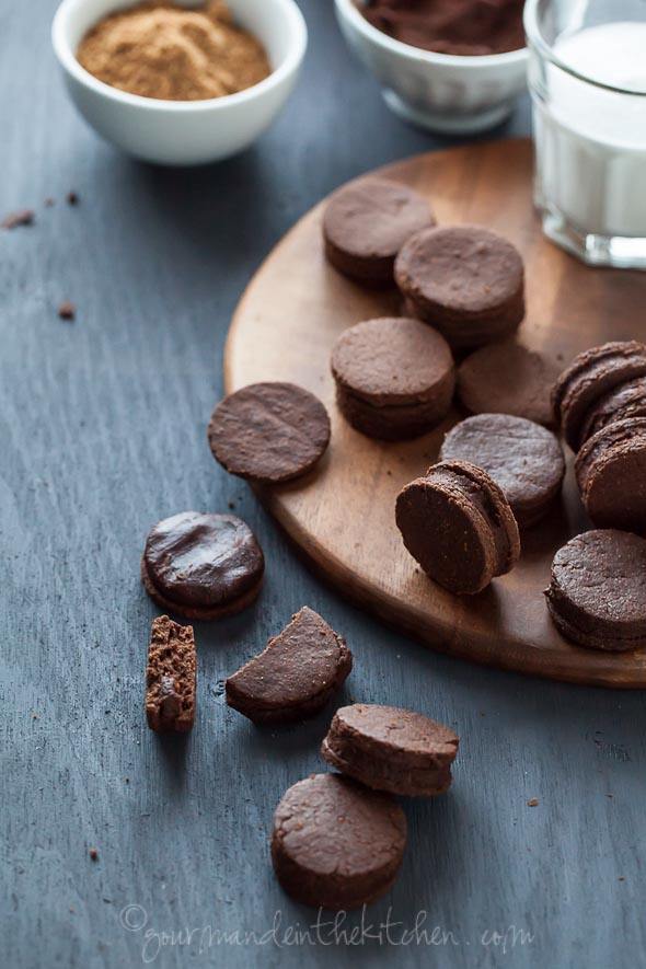 Homemade Chocolate Oreo Cookies