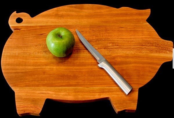 Classic-Pig-Cutting-Board | Food For Net Cutting board shaped like a pig