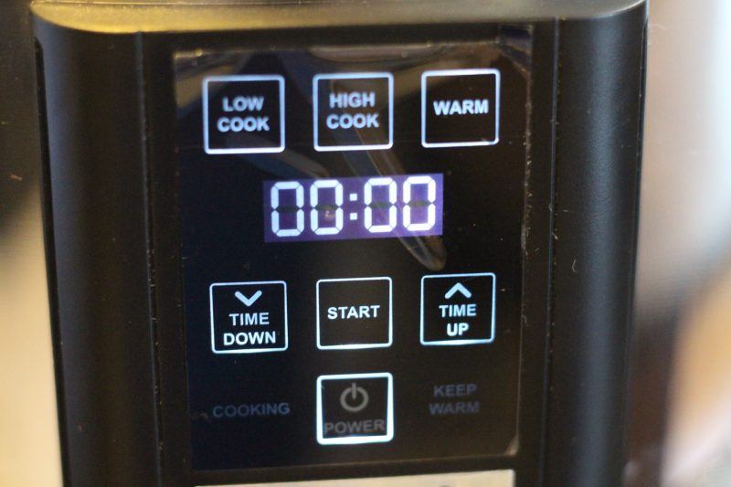 crock-pot-6-5-quart-programmable-touchscreen-slow-cooker-on