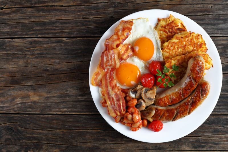 A breakfast fry up that includes hash browns rather than bread