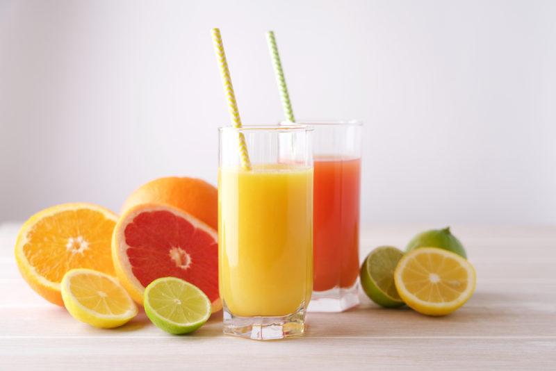 Two glasses of fruit juice and variou sliced fruits