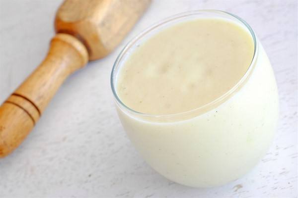 GG’s Keto Quick Fat Shake | Food For Net A white smoothie in a glass
