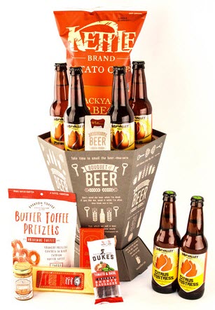 Beer bouquet containing 6 bottles of beer and various snacks with an orange theme. 