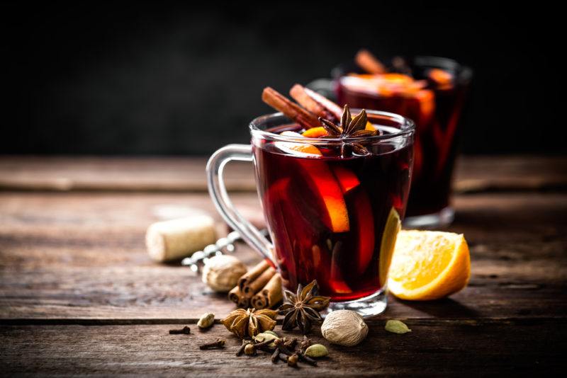 Two glass mugs with mulled wine and various spices