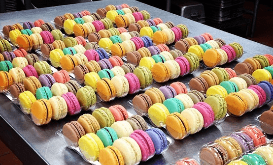 A large number of different macarons