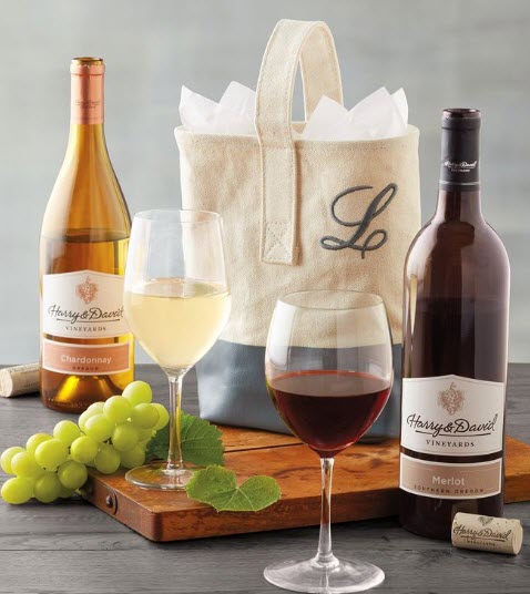 Personalized Wine Tote | Food For Net A tote bag with 2 bottles of wine and a cutting board