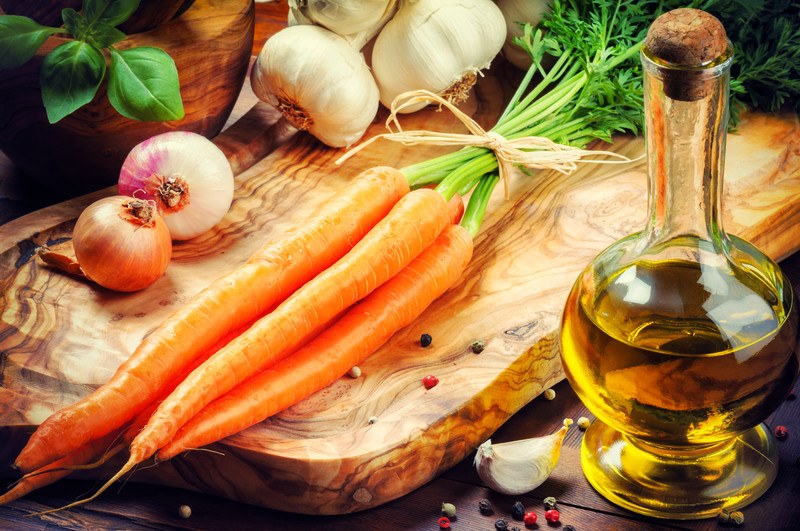 Personalized-Wood-Cutting-Boards | Food For Net Wooden cutting board with carrots and olive oil