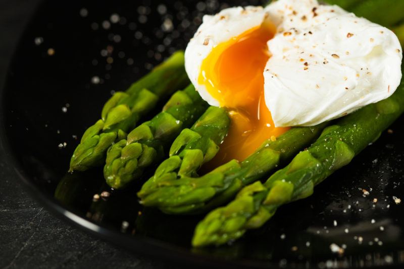 Poached egg over asparagus spears