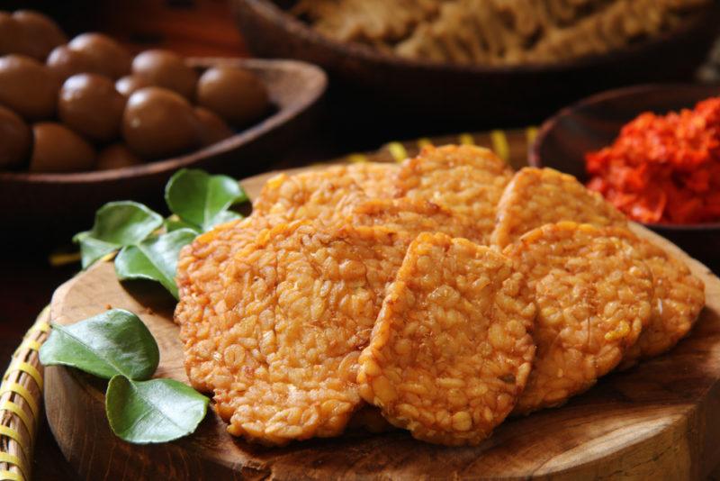 Sliced roasted or fried tempeh to be used instead of meat