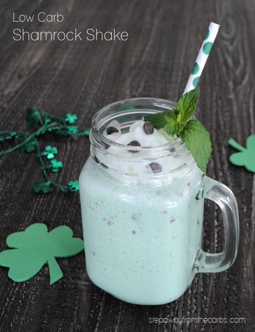 A green shake in a mason jar glass