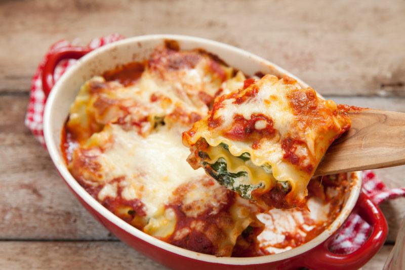 Lasagna rols that include spinach and red sauce