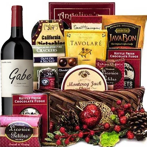 Tasteful Greetings With Wine | Food For Net A pretty box with snacks and wine.