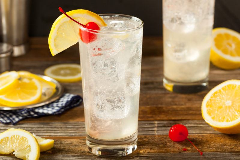 Two glasses of Tom Collins with lemon slices