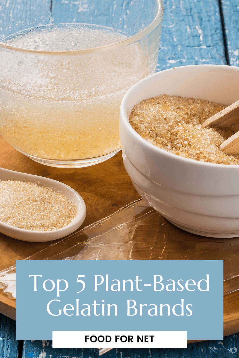 A bowl of gelatin and one where it has been mixed with water, highlighting the best plant-based gelatin brands