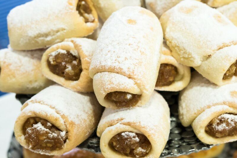 Rolled up Turkish cookies with an apple pie filling