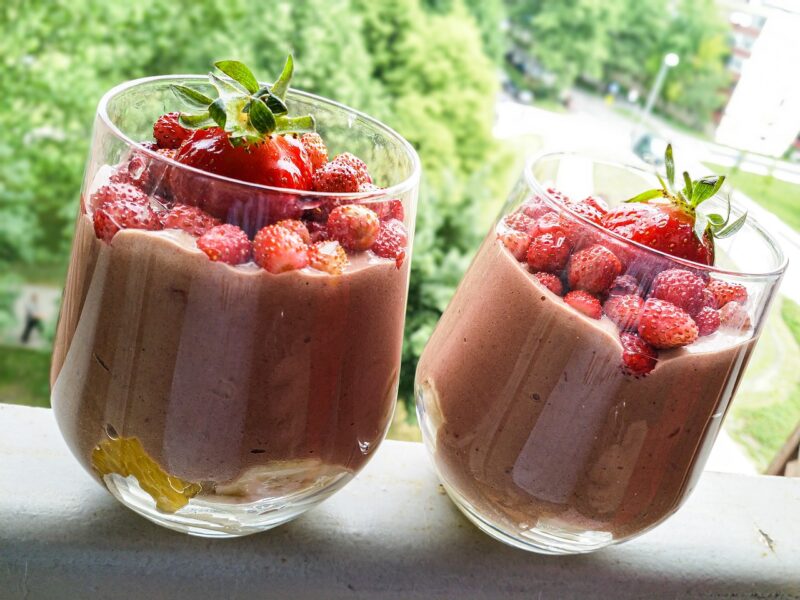 best-keto-protein-powde | Food For Net two smoothies topped with strawberries and raspberries to represent the best keto protein powder