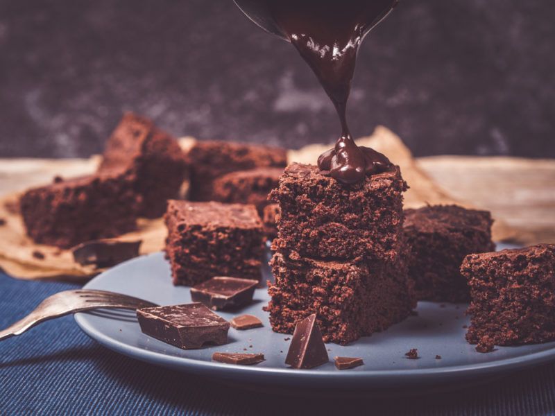 cake brownies with chocolate sauce