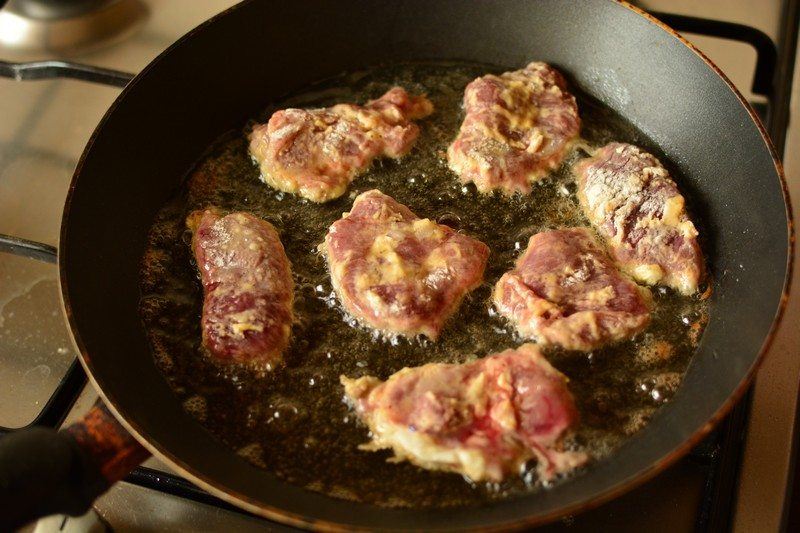 Beef Schnitzel with Broccoli and Garlic Sauce Food For Net