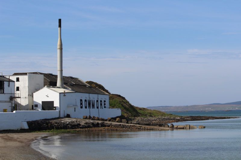 outside view oBowmore distillery in scotland on the water