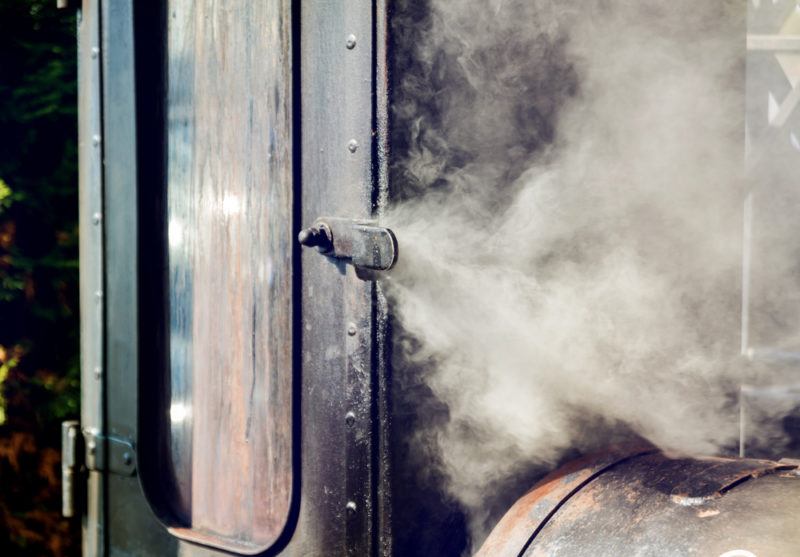 vertical offset smoker billowing smoke